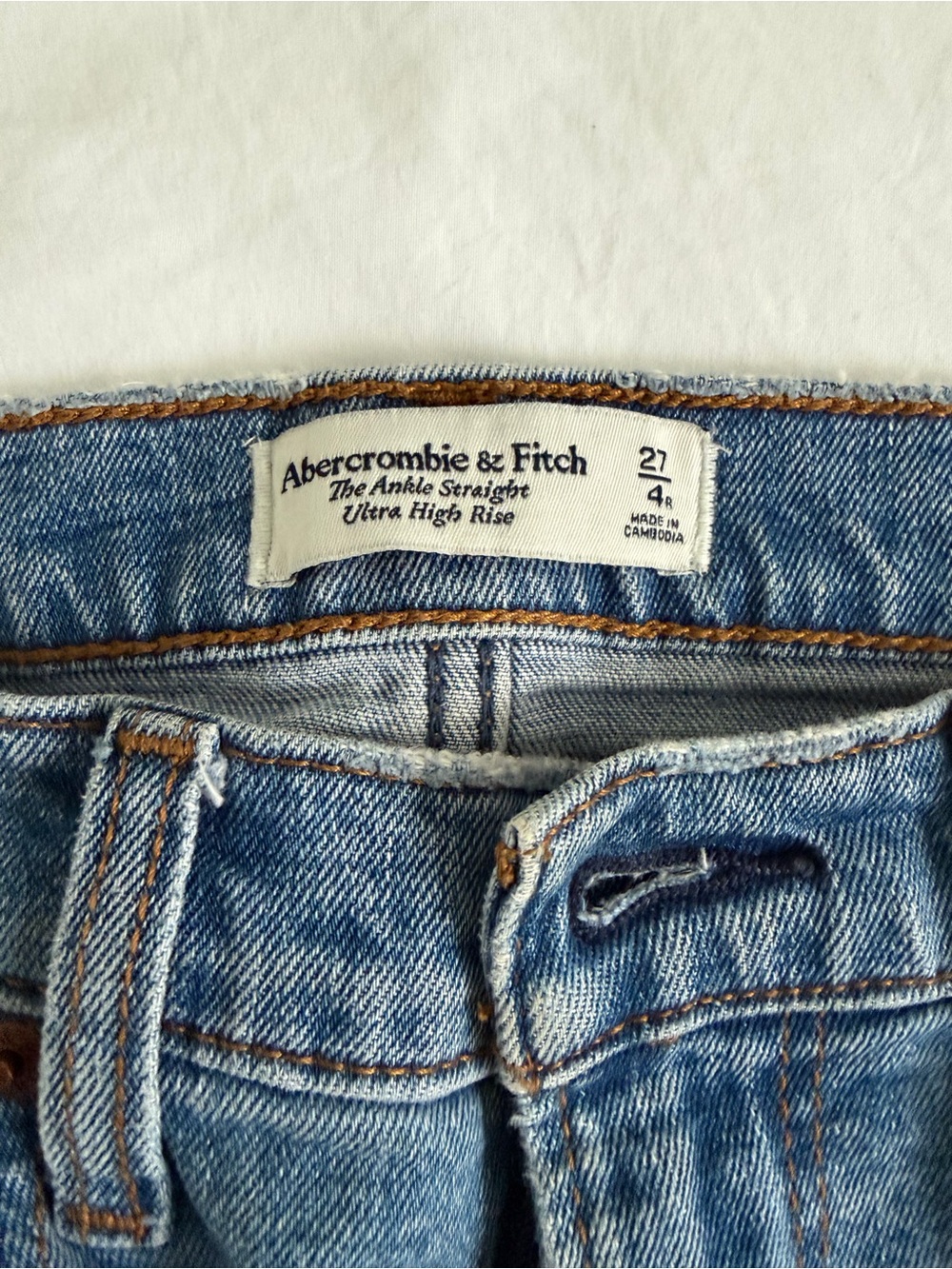 Abercrombie & Fitch Women's Ankle Straight Jeans in Light Blue Denim